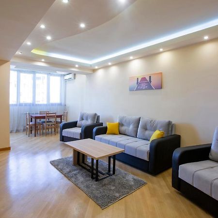 Umba Apartment N4 - Balcony And Mount Ararat View Єреван Екстер'єр фото