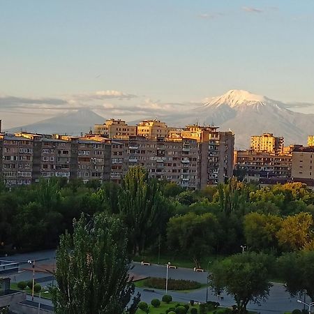 Umba Apartment N4 - Balcony And Mount Ararat View Єреван Екстер'єр фото