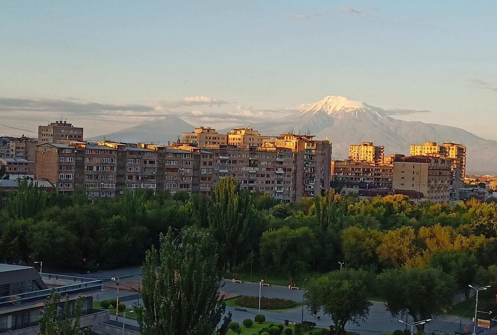 Umba Apartment N4 - Balcony And Mount Ararat View Єреван Екстер'єр фото